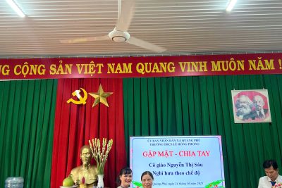 Gặp mặt, chia tay giáo viên nghỉ chế độ.